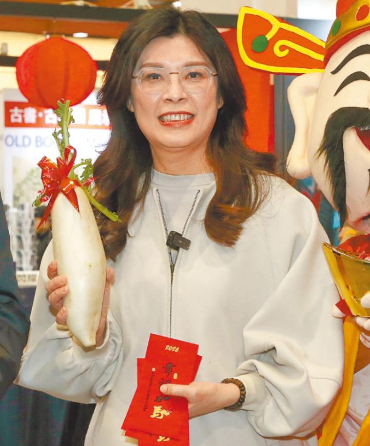 实在没想到！郑丽文居然公开表态，她当众表示：我是中国人！2月4日台媒报道