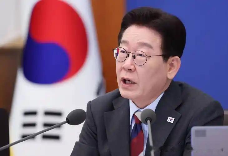 日本总以为时间久了，历史问题就能翻篇。李在明这次毫不留情地戳破这层窗户纸：“道歉