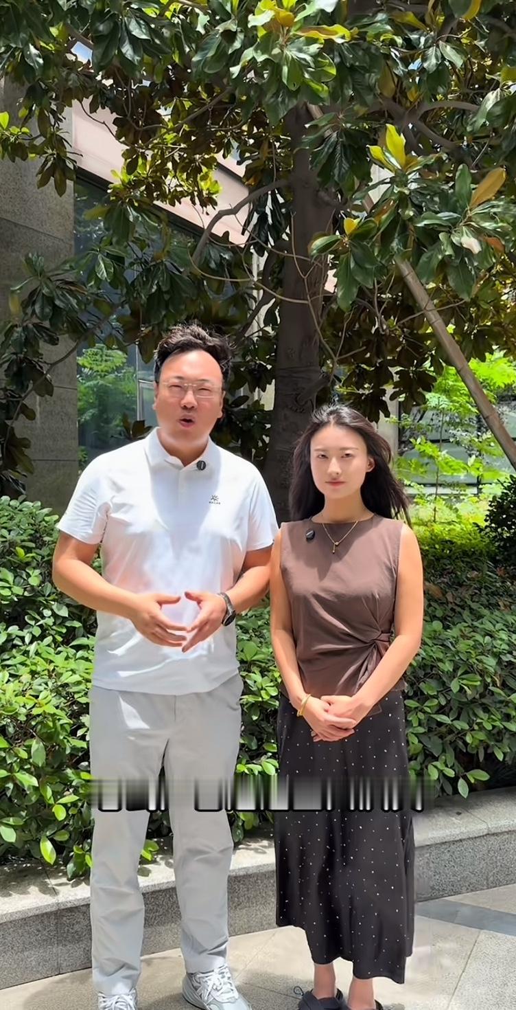 河南晋老二，太狠了，50000块钱一声不响捐出去了。近日他和未婚妻宁宁心系广西横