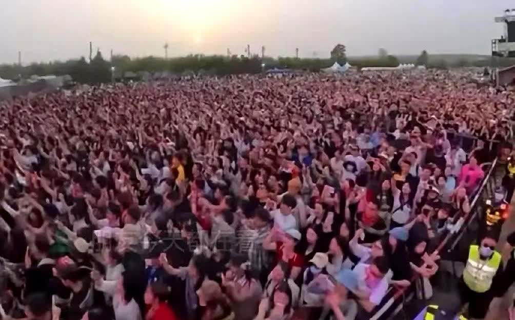 正当侯耀华，杨议，张伯鑫，闫云达等在网上吵吵闹闹，争来争去，嚼舌根子打嘴仗，忙的