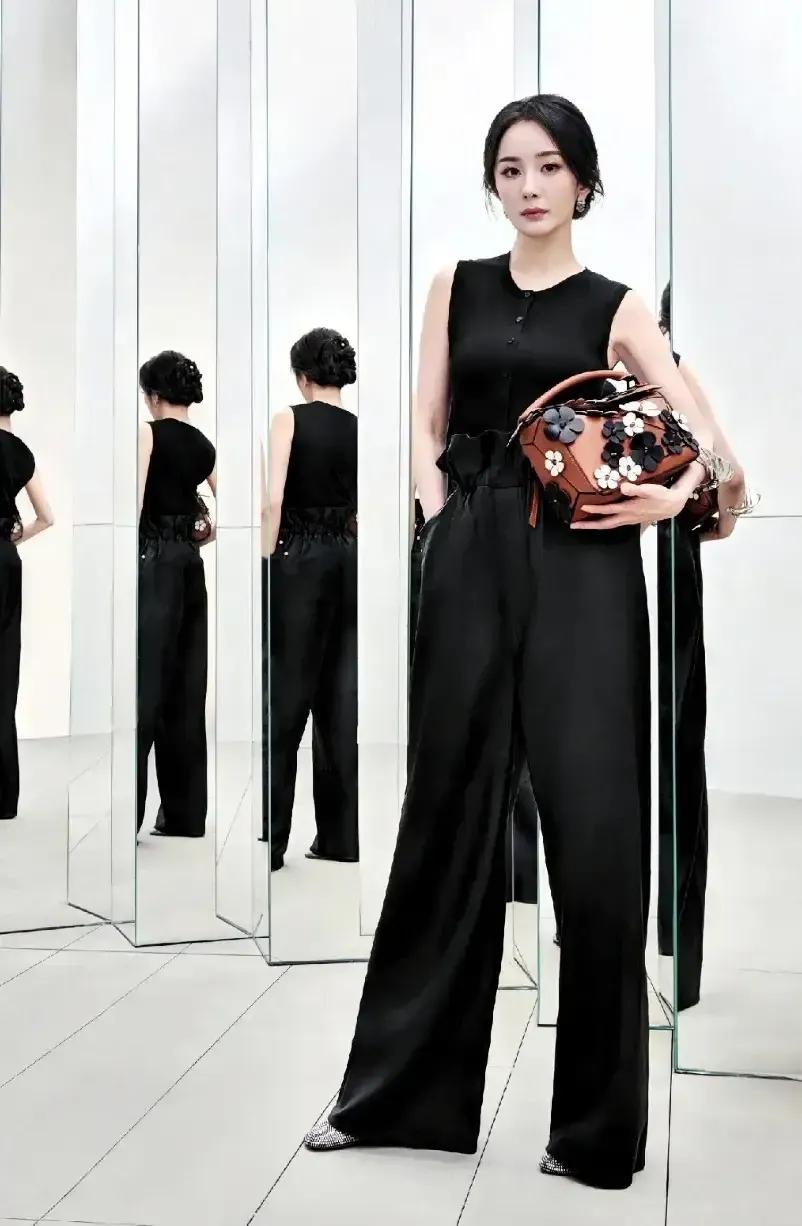 @杨幂最新～Puzzle10周年@LOEWE[比心]