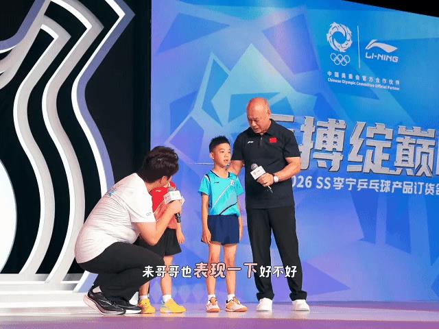 马龙不参加比赛更多时间陪伴家人，孩子都更自信了，说明男孩子精力旺盛还是得爸爸带更