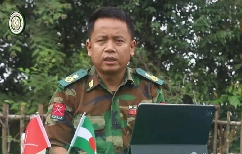 针对缅甸其他民地武批评德昂军是“判徒”、“背叛革命”等言论，德昂军秘书长达觉鹏少