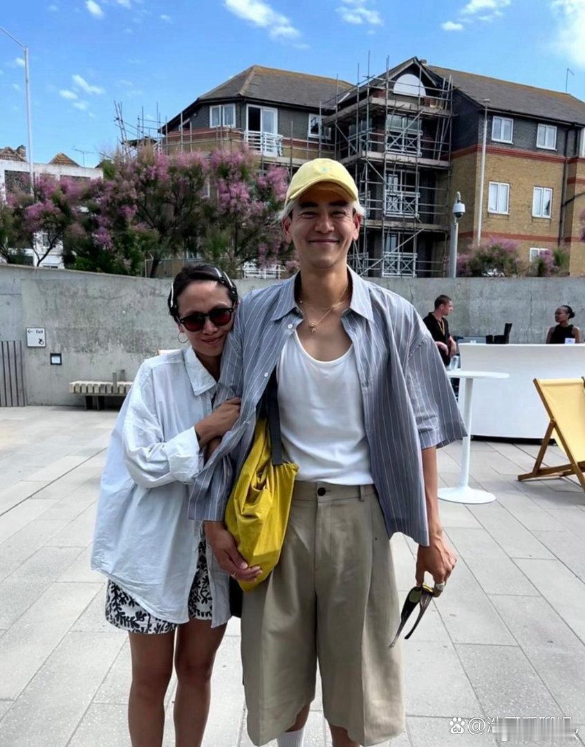 和彭于晏合个照，小姐姐能炫耀一辈子了