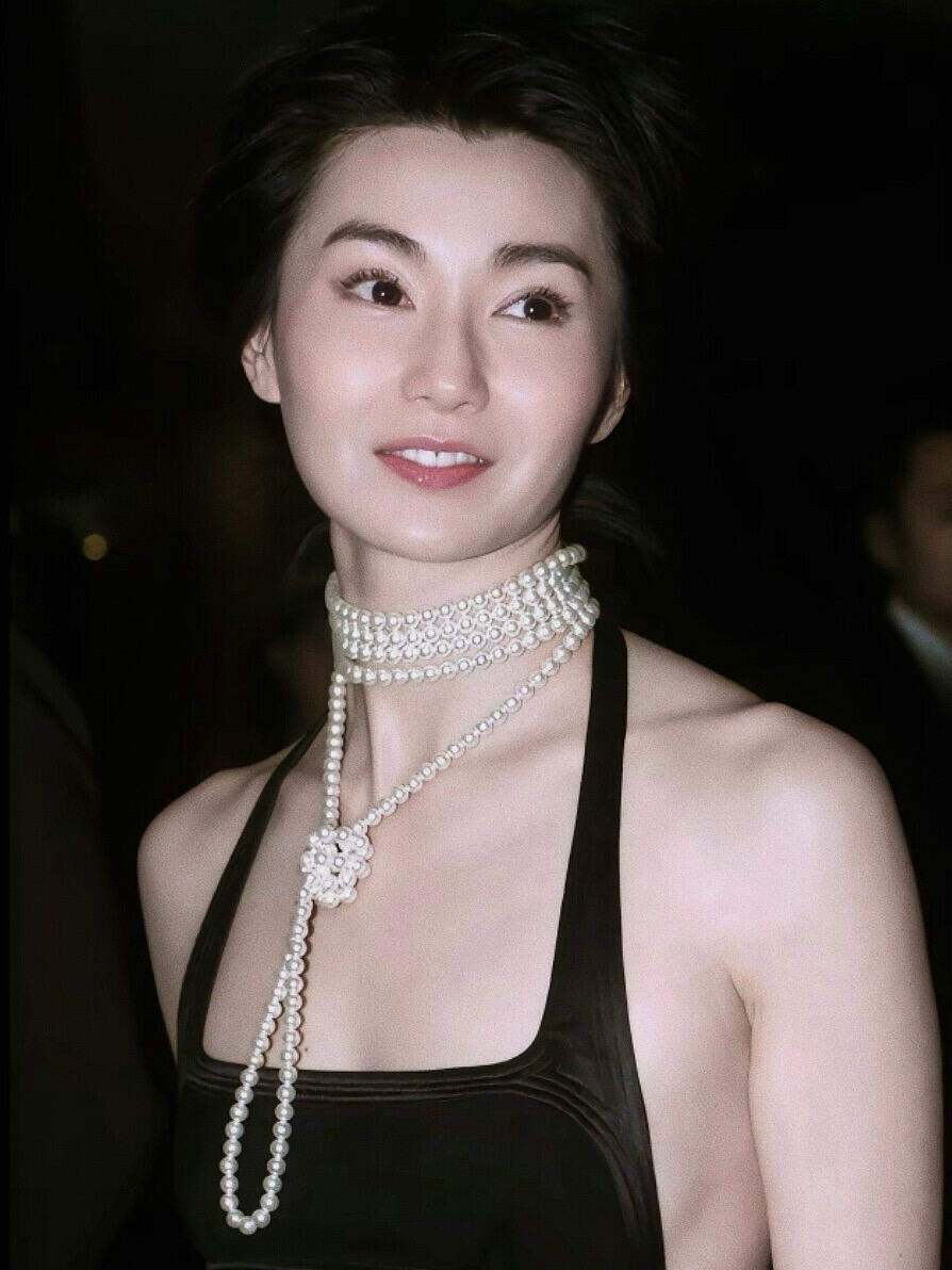 张曼玉慵懒风的神！随随便便一个吊带都能是高定的效果