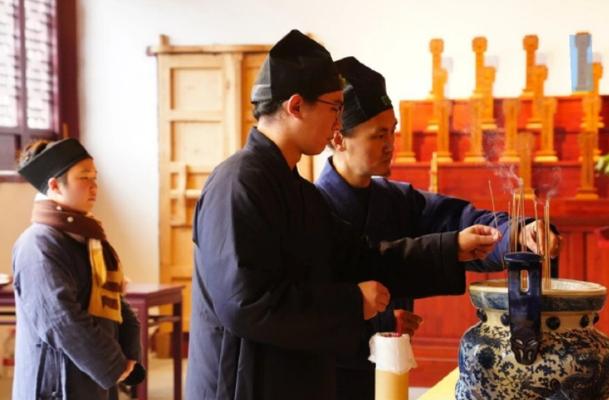 很多学术人有过类似体验：博士毕业后才真正摸到研究门径，若没读过道教典籍，便无法理