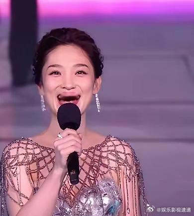 昨晚收视最高点，不是节目，是谢娜“差点”把蓝羽带疯的那30秒。导演组在台本里写：