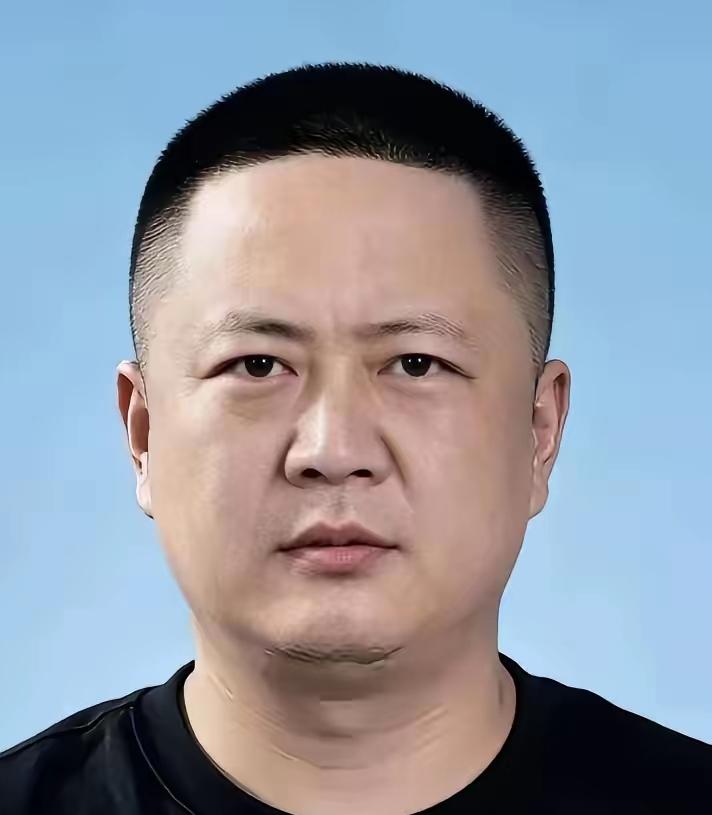 现在欧先生估计肠子都要悔青了。本来只是飞机上的一点口角小事，最后闹得全网发酵，人