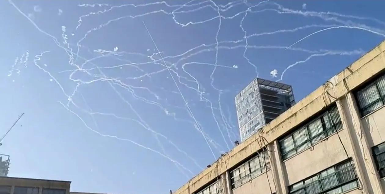 以色列特拉维夫上空之所以会出现大量防空导弹，并不是以色列防空系统加强了，而是因为