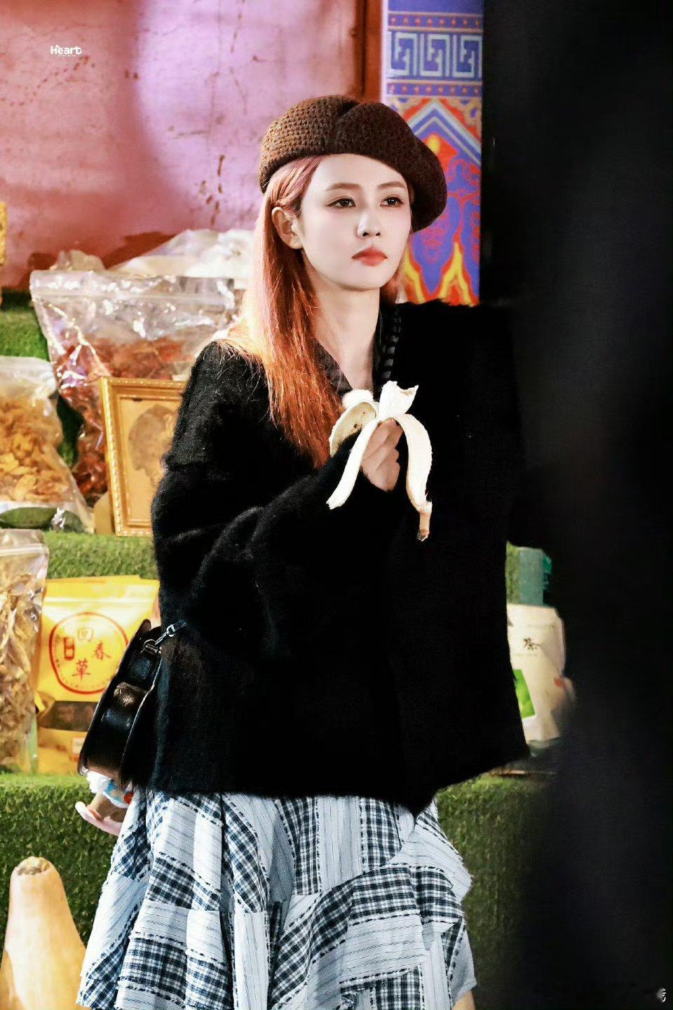 奔跑吧兄弟白鹿每一套妆造都好好看啊民族风和女大风每一套都美在了我的心巴上[比耶