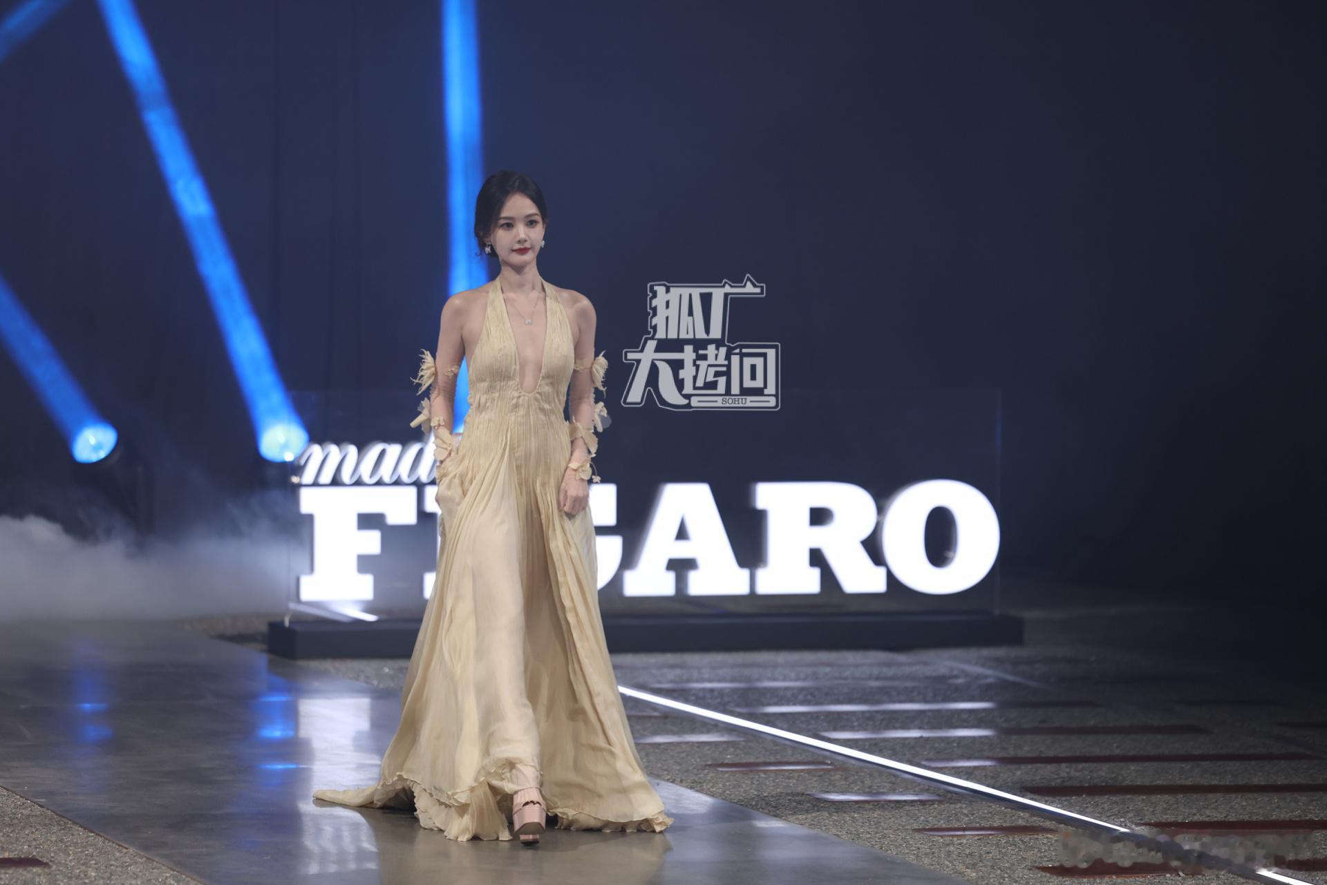 李一桐穿越史上第一个滚筒式穿越李一桐​​​