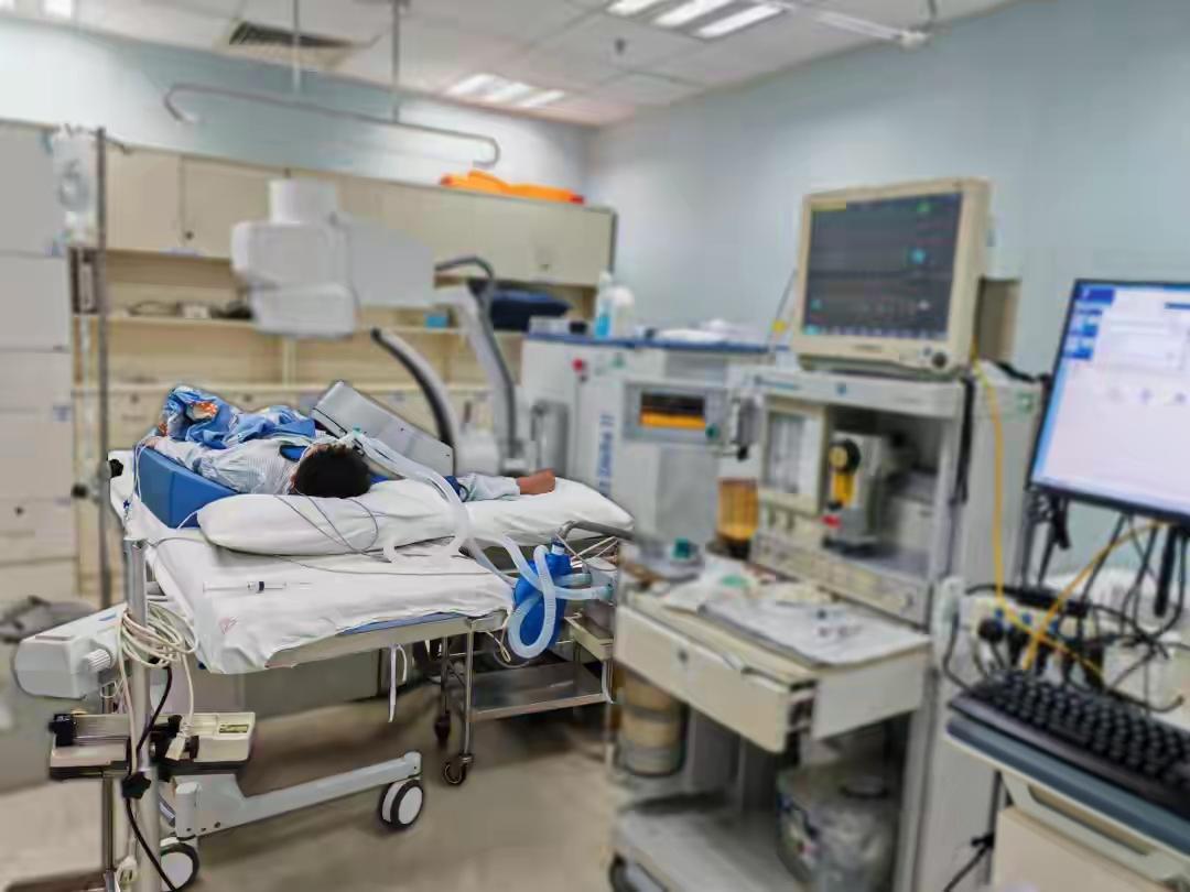 胡先生（化名）今年32岁，平时身体素质良好，没想到一次普通聚餐后，突然出现剧烈腹