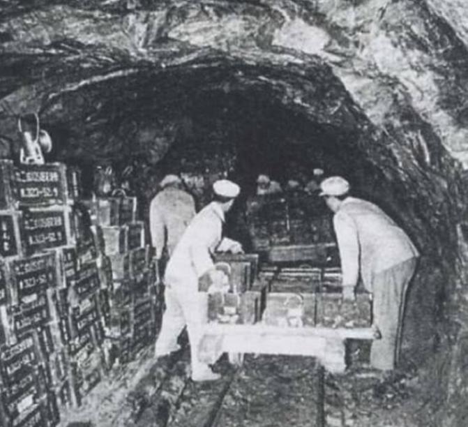 1950年，杨家华率94师抵达鸭绿江准备赴朝作战。刚到江边营地，军械官就红着