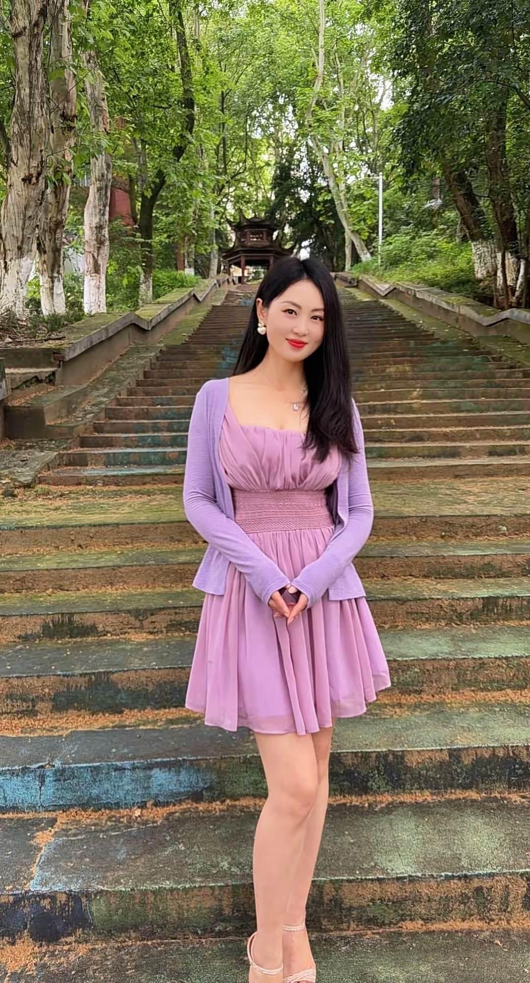 温柔御姐素人穿搭ootd台阶拍