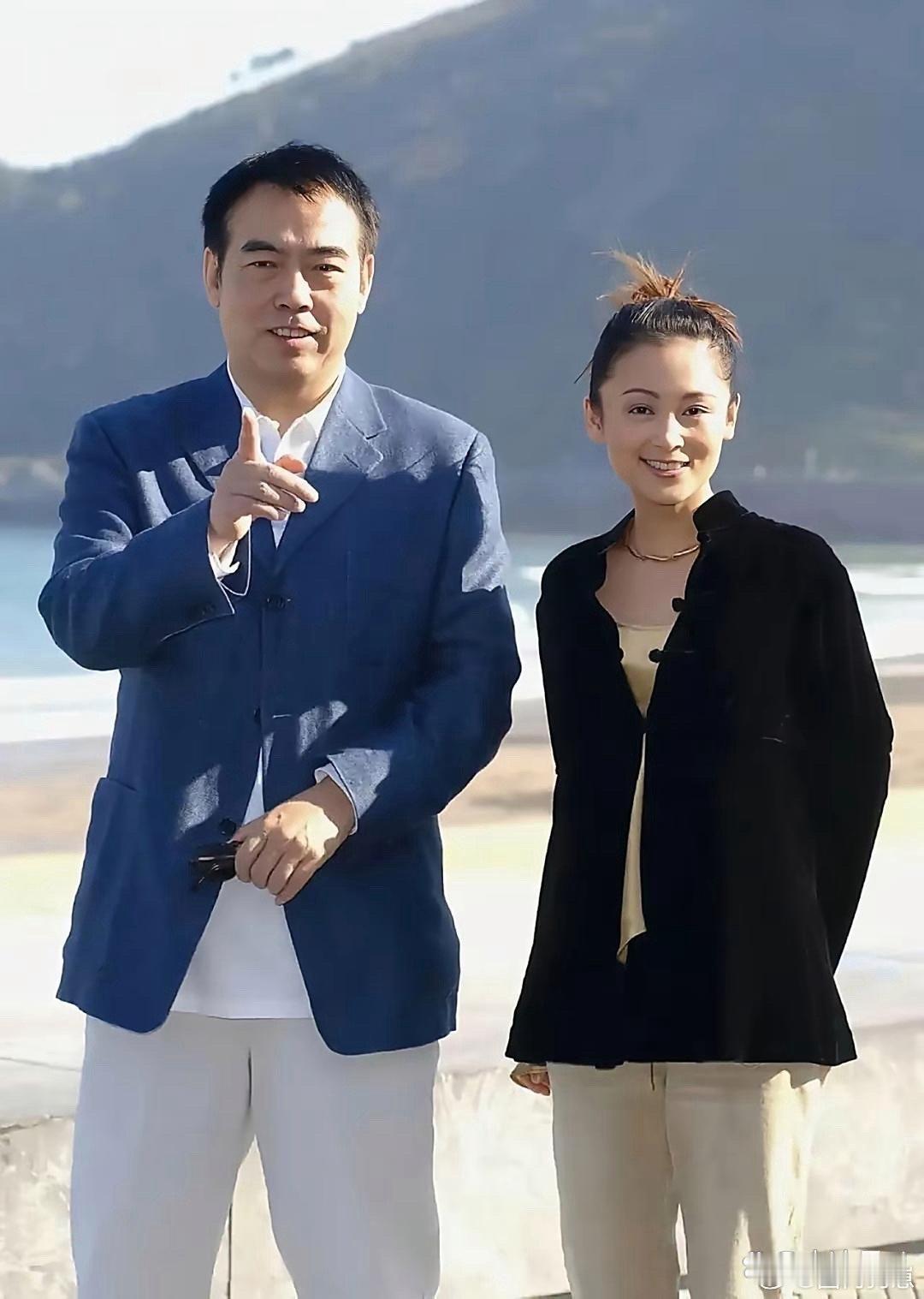 昔日的“内地第一美女”陈红，这pose一摆，反倒有种意想不到的反差萌。​​​