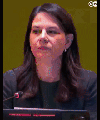 杀人诛心！让德国前外长宣布德国出局，贝尔伯克脸色都变了纽约联合国大会厅里安静
