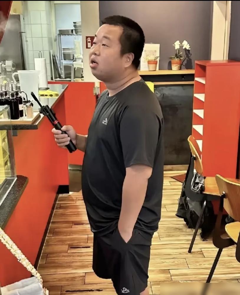 蓝战非这次被绑​最该反思的应该是好好查下身边人​不然的话，这​这么详