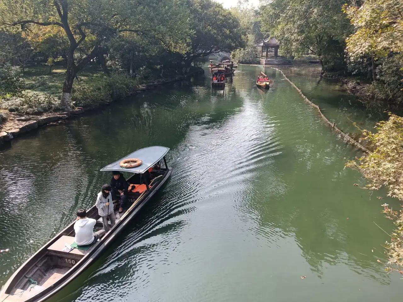 杭州西湖最美，西湖集贤亭最为热闹，不过西湖还有个安静的去处，就在太子湾公园对面，