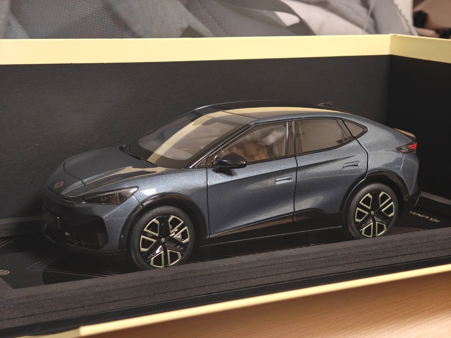 积分兑了个与众06的车模，做工还不错呢