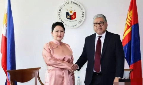 蒙古国总理奥云额尔登被解雇后，现在最遗憾的可能是蒙古国外长巴特蒙赫。在奥云额尔登