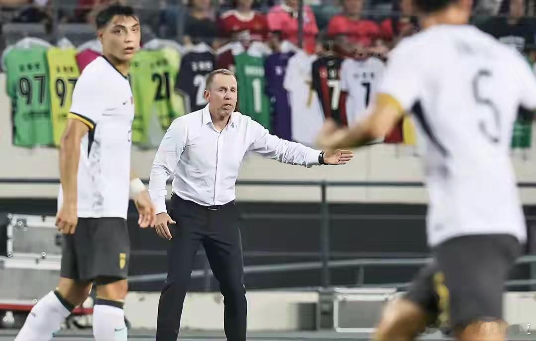 北京时间2月5日下午，中国U19国家队在与乌兹别克斯坦U19的交锋中，凭借开场7