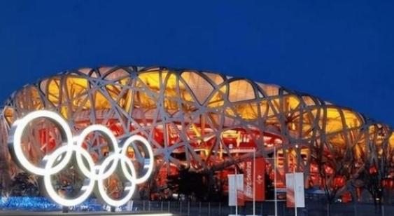 国际奥委会急了，多次想让中国申办奥运会，可中国完全不搭理，主要原因还是西方国家太