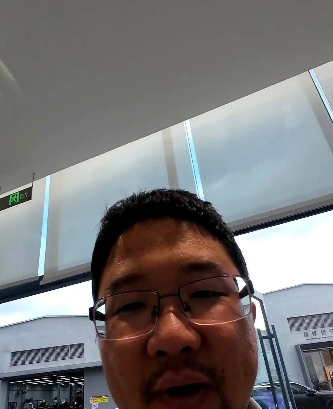 蔚来上周交付5300，一步之遥，离突破季度交付不远。今天在交付中心转了一