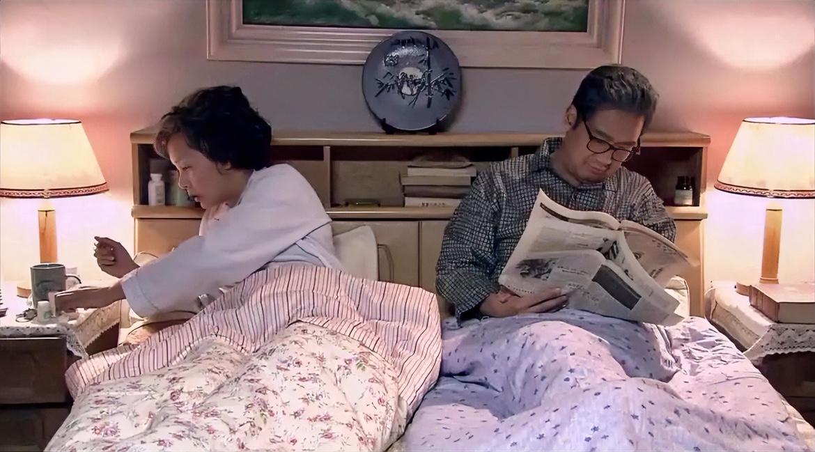 人到中年还配有爱情吗？有人说，中年夫妻离不离婚已经不重要了，结婚那么多年，两