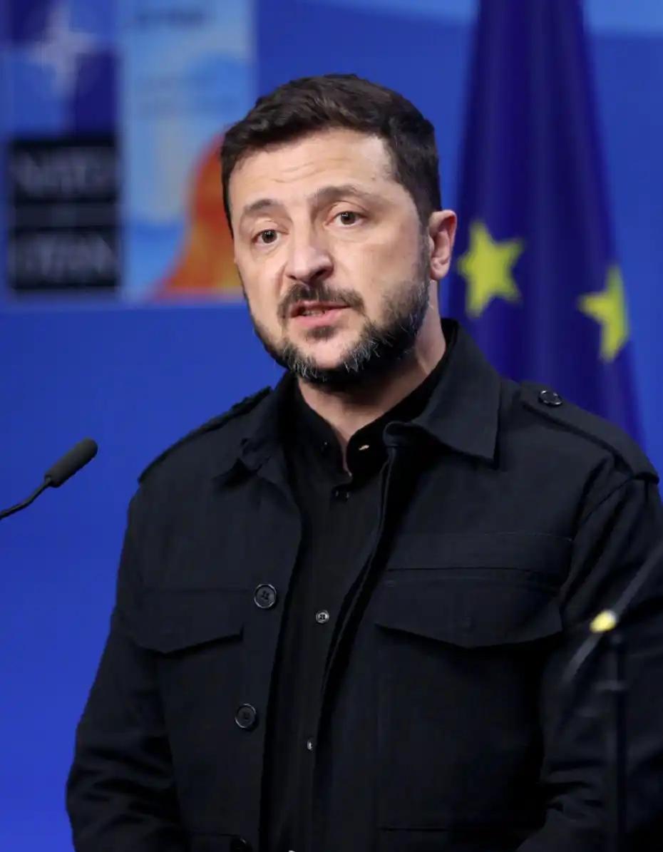 一片哗然！泽连斯基简直成了无期限总统。当地时间1月14日，乌克兰最高拉达（议