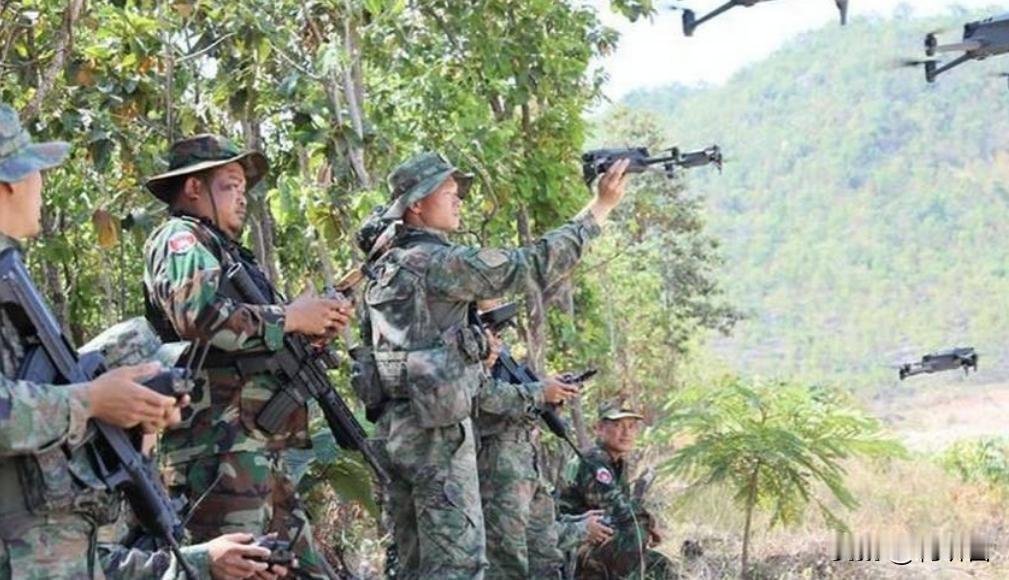 局势反转？本以为可以解除柬埔寨武装力量的泰国慌了，他们的第二军区直接用中文发表严