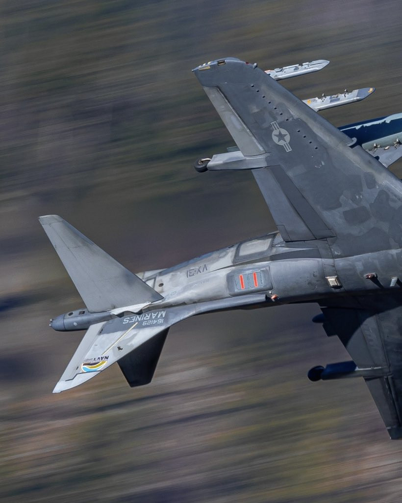 峡谷上空的AV-8B​​​