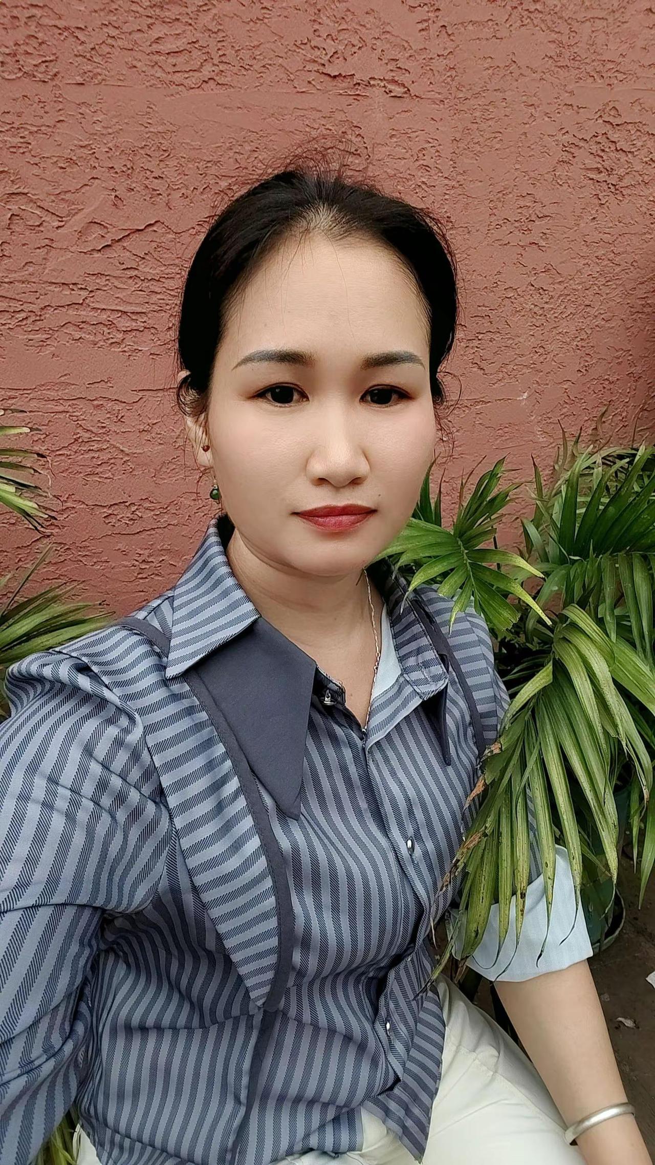 女人胖是丰满，瘦是苗条，高的就是修长，矮的就是什么?广西表妹