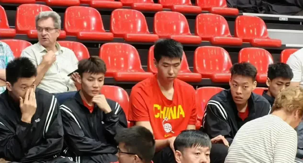 简直太搞笑了，有广东球迷发文质问郭士强，说郭士强不用徐杰可以理解，但为什么热身赛