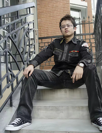 想不到张杰以前的颜值和气质也很普通啊​​​