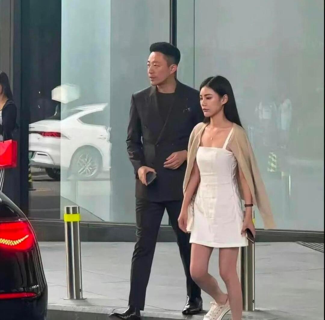 闺蜜火急火燎跑来“报信”：你家那位跟一辣妹打球呢！换别人估计当场就炸，马筱梅倒好