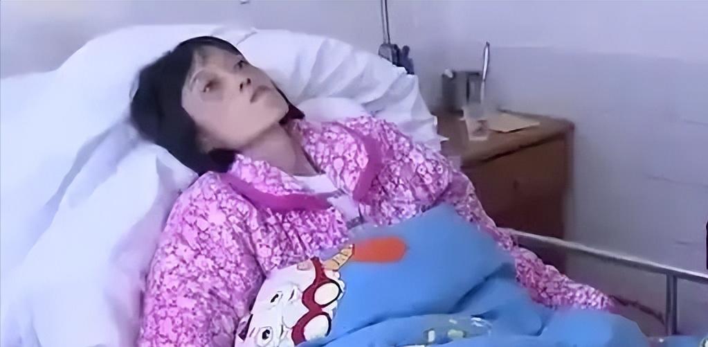 2016年，湖南一单亲妈妈身患癌症，临终前打算将11岁和8岁的儿子托付给亲戚，谁