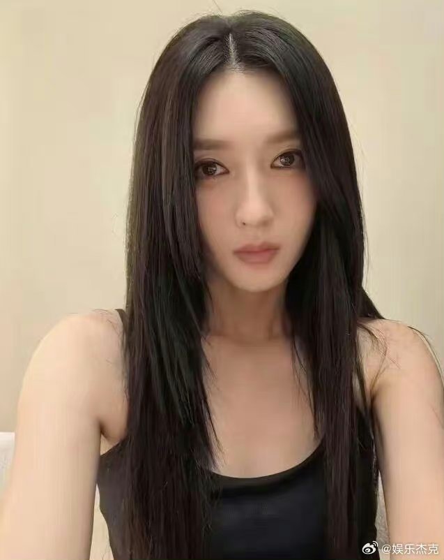江疏影近照曝光，和以前比起来咋变化这么大呢？​​​