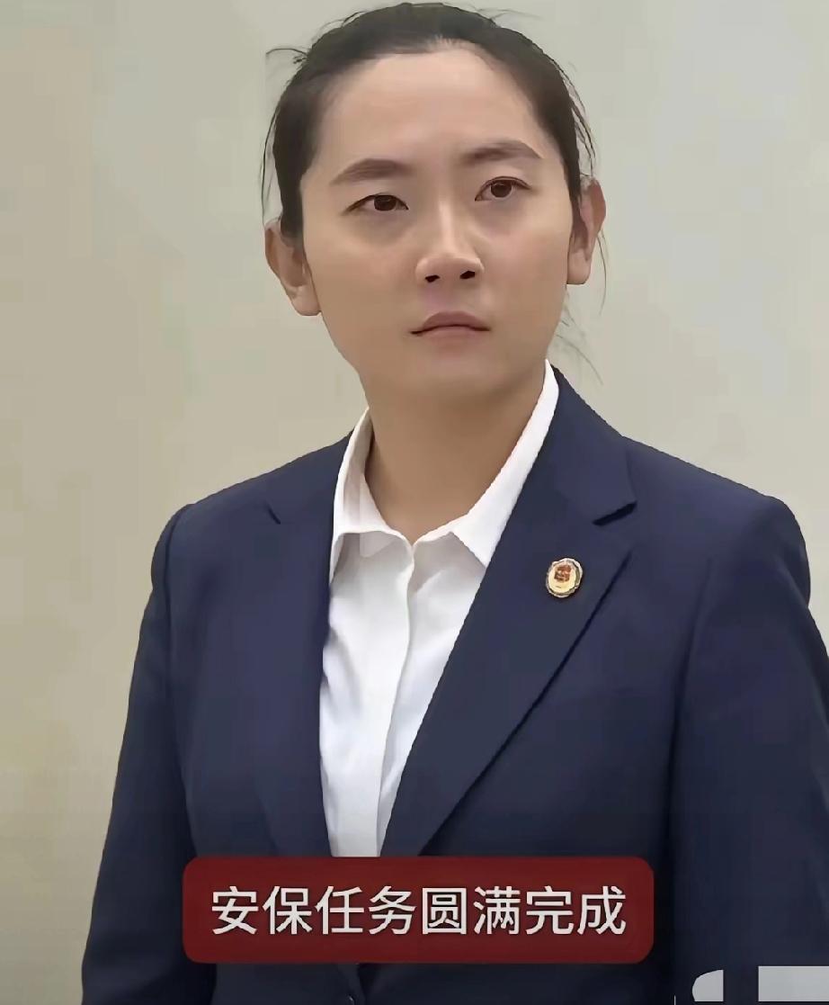 这趟大陆行程，估计最郁闷的就是那位女保镖了。本来人家接的任务就是默默保护安全，