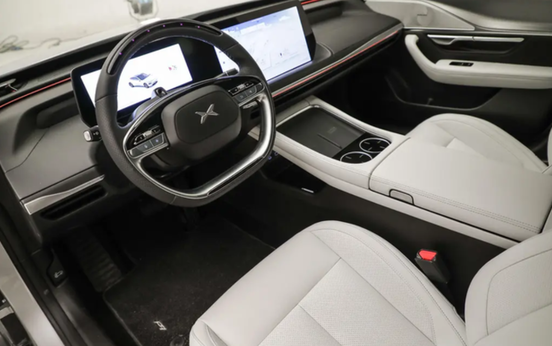 今天试驾小鹏p7i简单说点感受吧外形个人觉得还不错，内饰也在我的审美范围内，