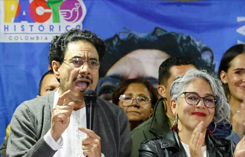 当众认输实则大获全胜！放弃铁饭碗震惊政坛，下一站瞄准总统宝座。有些让路，不是