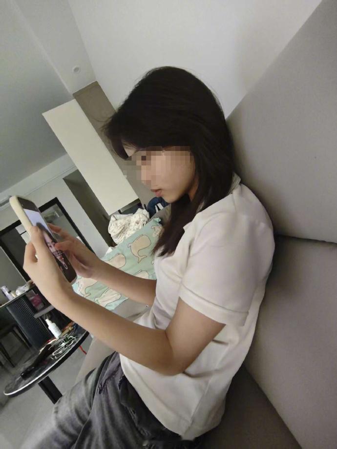 2026年8月，四川内江16岁少女兼职遇车祸离世。母亲从成都赶回，发现记录女儿青
