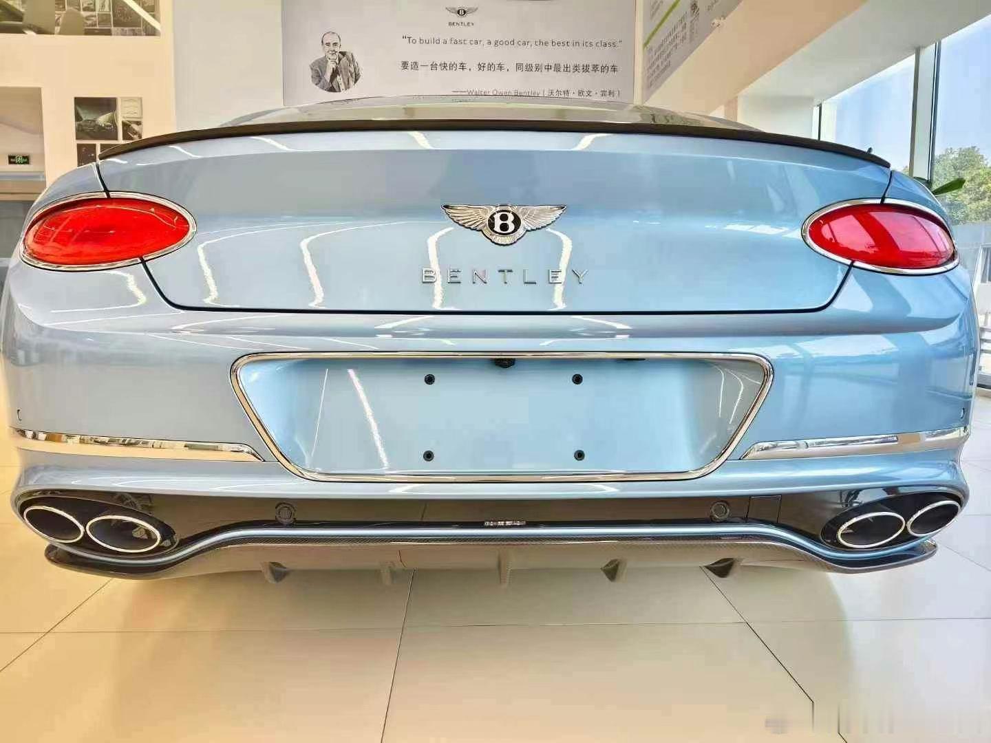 人生奔忙，终要遇见属于自己的光与影。诚寻22/23年宾利欧陆GTV8，独钟黑