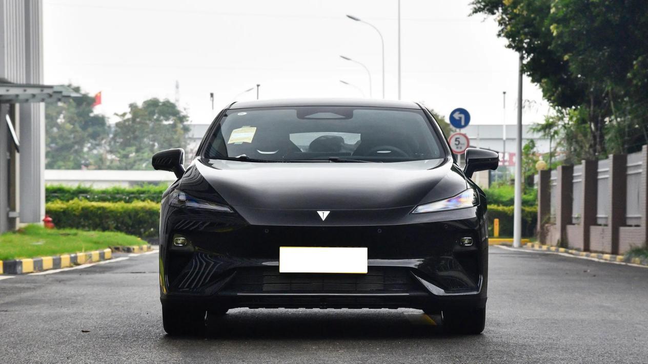 厚道的中级车,顶配才17万多,配华为智驾+2米9轴距,舒适又可靠