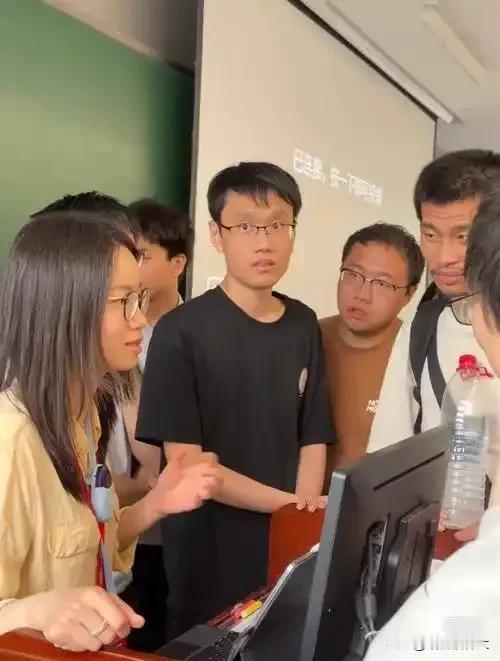 众所周知西方人最喜欢创造神话，如果创造不了就编一个神话！所以我真的怀疑王虹是不