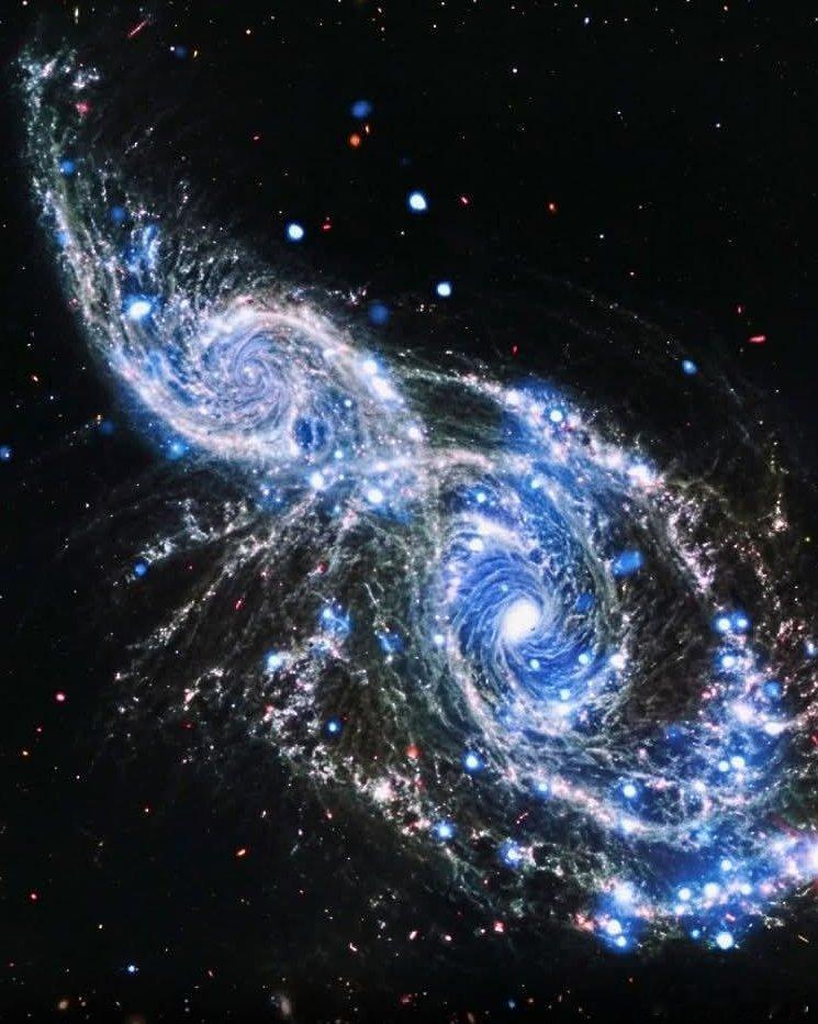 宇宙探戈：詹姆斯·韦伯捕捉到两座螺旋星系在慢动作引力拥抱中！詹姆斯·韦伯太空望远