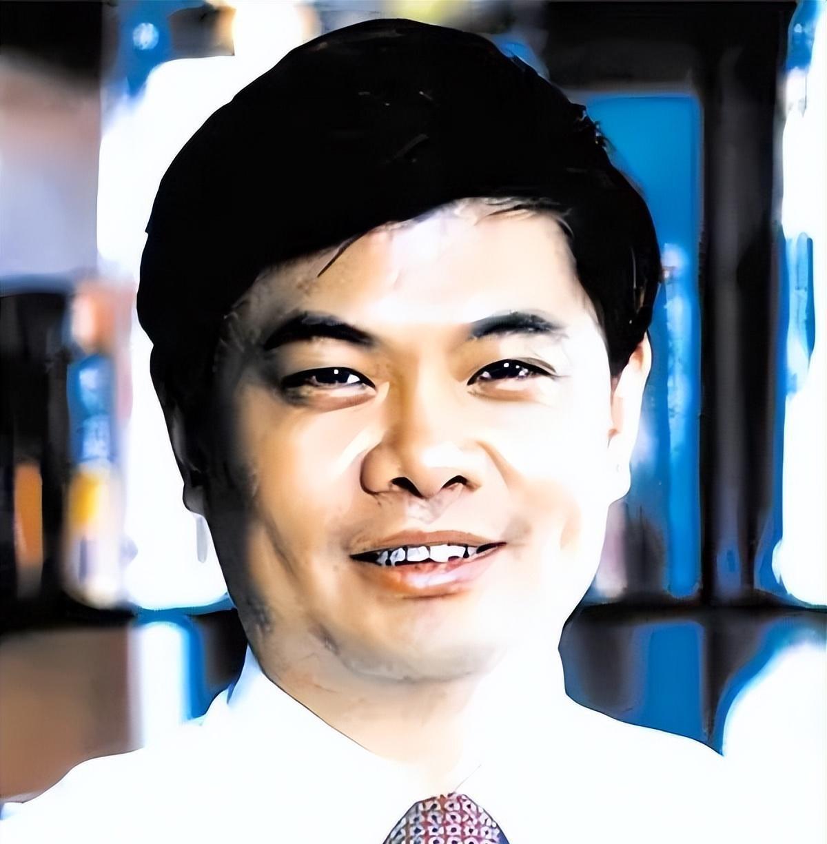 2004年，亿万富翁丁健对妻子说：“给你一个亿，离婚吧，我爱上别人了”，可妻子抱