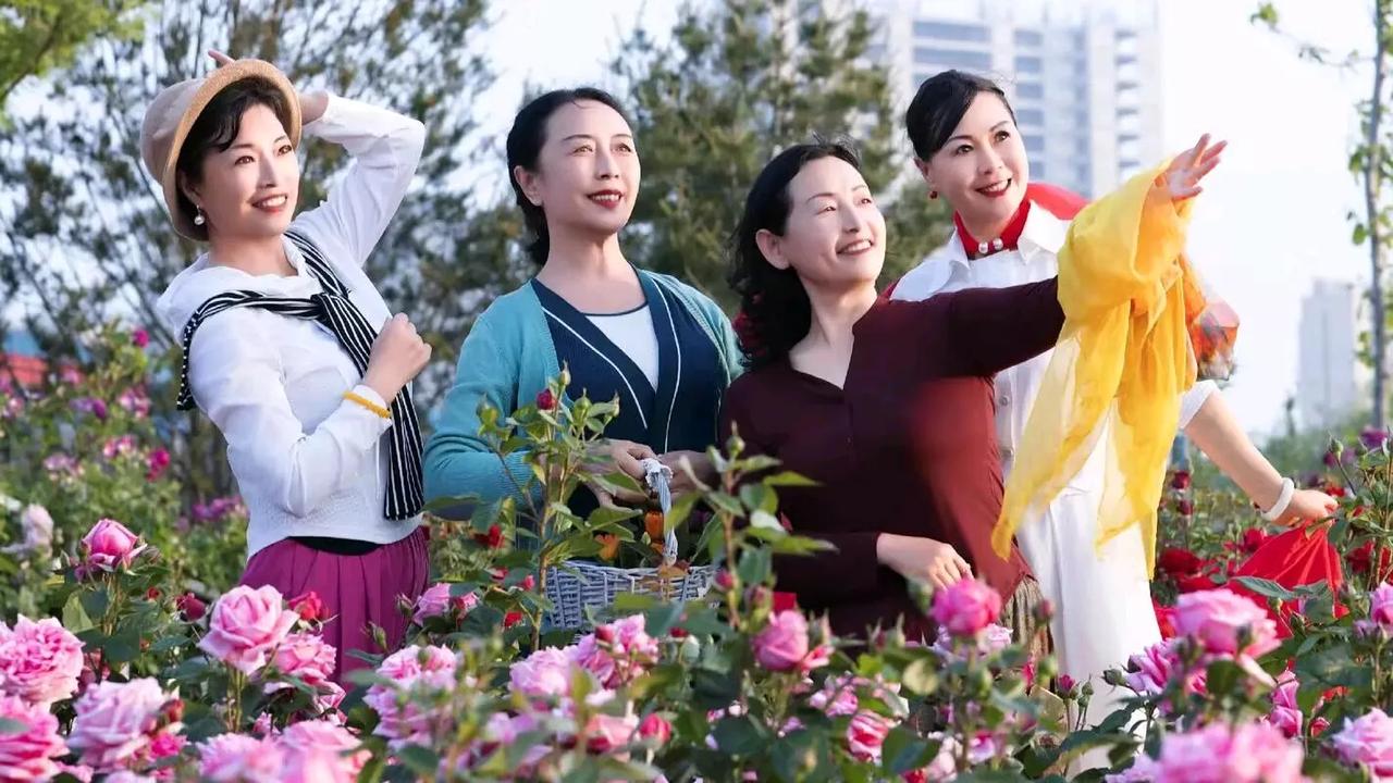 姐妹4人退休待遇大不同！老四学历最高，退休金却比姐姐们少一半原因太现实家里