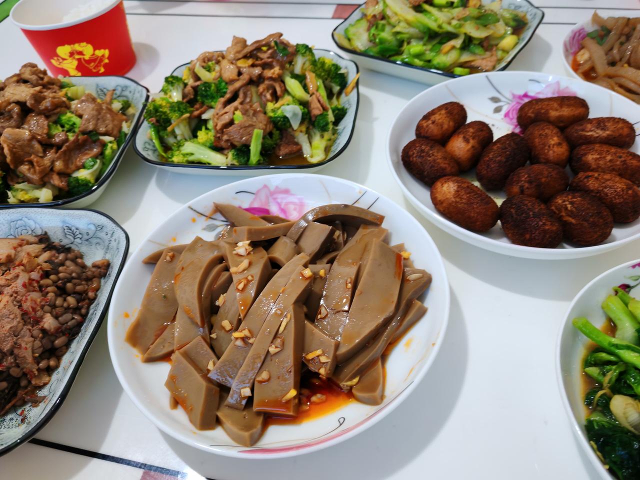 这是汉中独有的美食2月15日，我来到了汉中的山区，吃到了地道的陕南菜，除了土豆