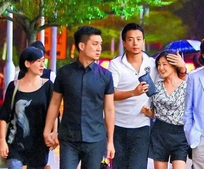 以前还是很恩爱的。