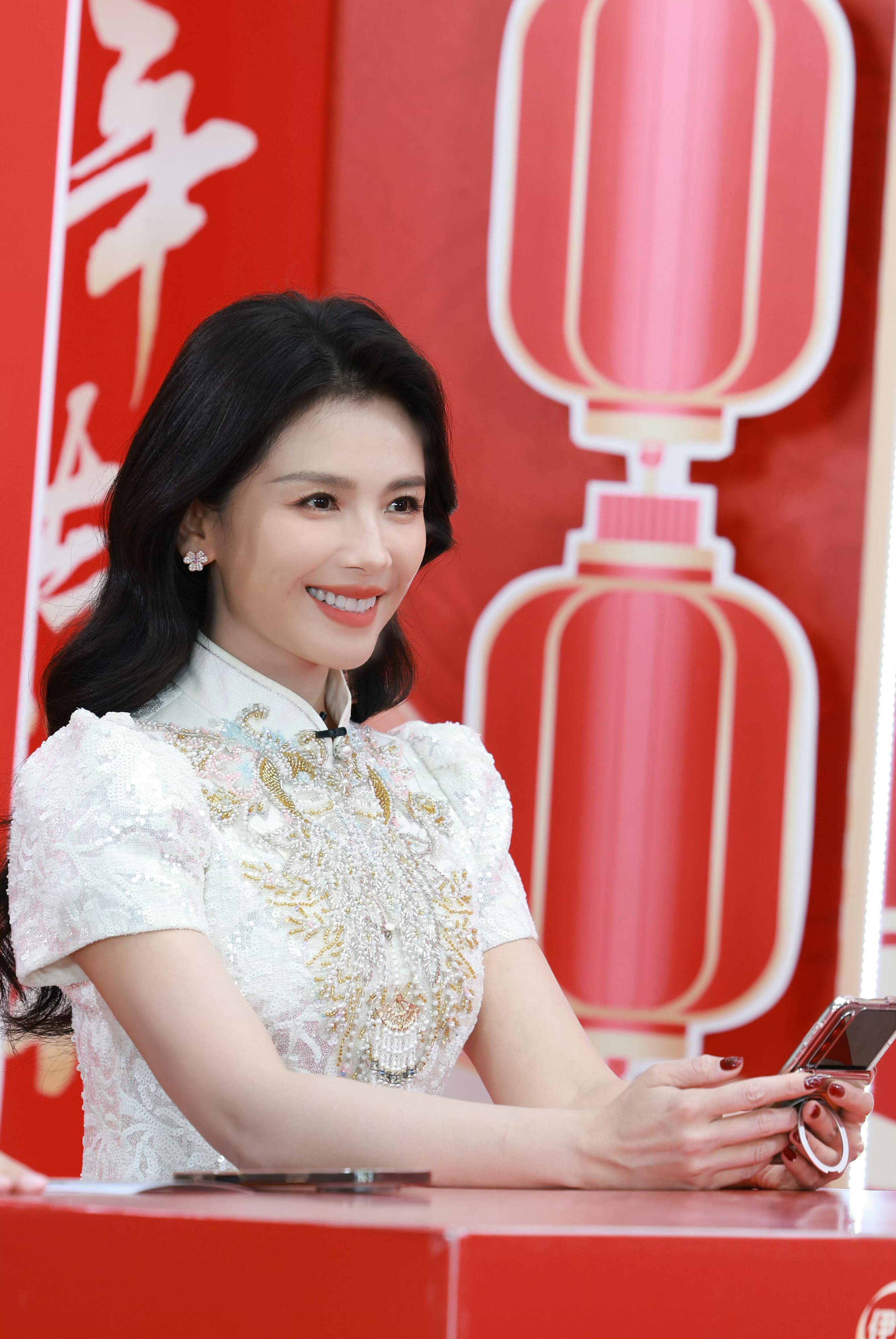 姐姐真的不是要去主持春晚么？